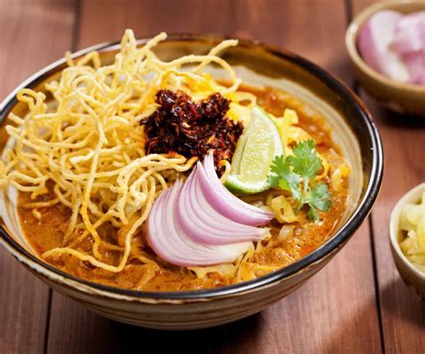  Khao Soi! 뜨겁고 매콤한 볶은 면이 타르트를 만나다!